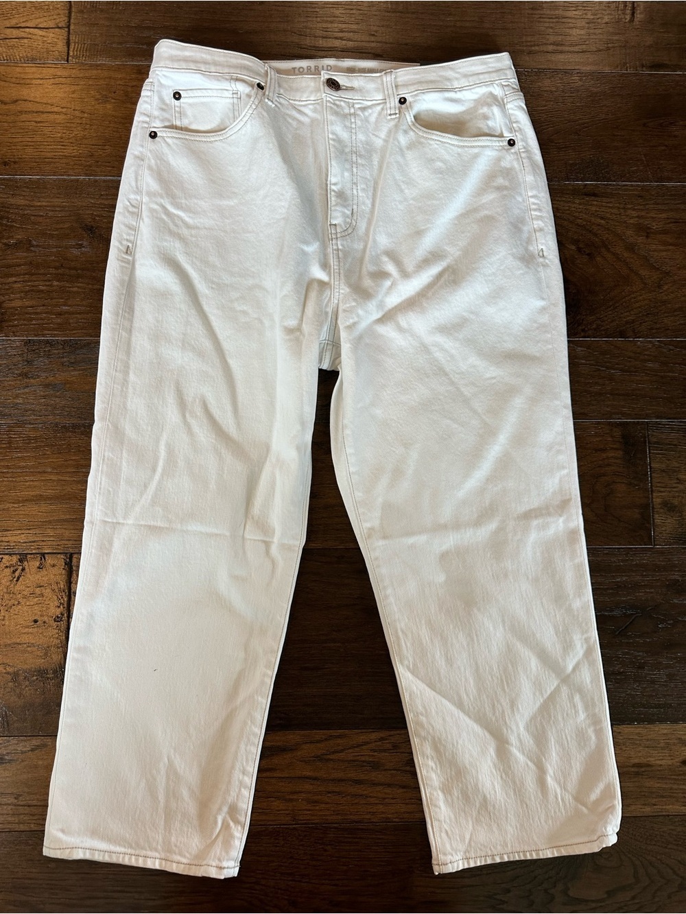 Torrid Women’s High-rise Ankle Crop White Classic Jeans- size 14